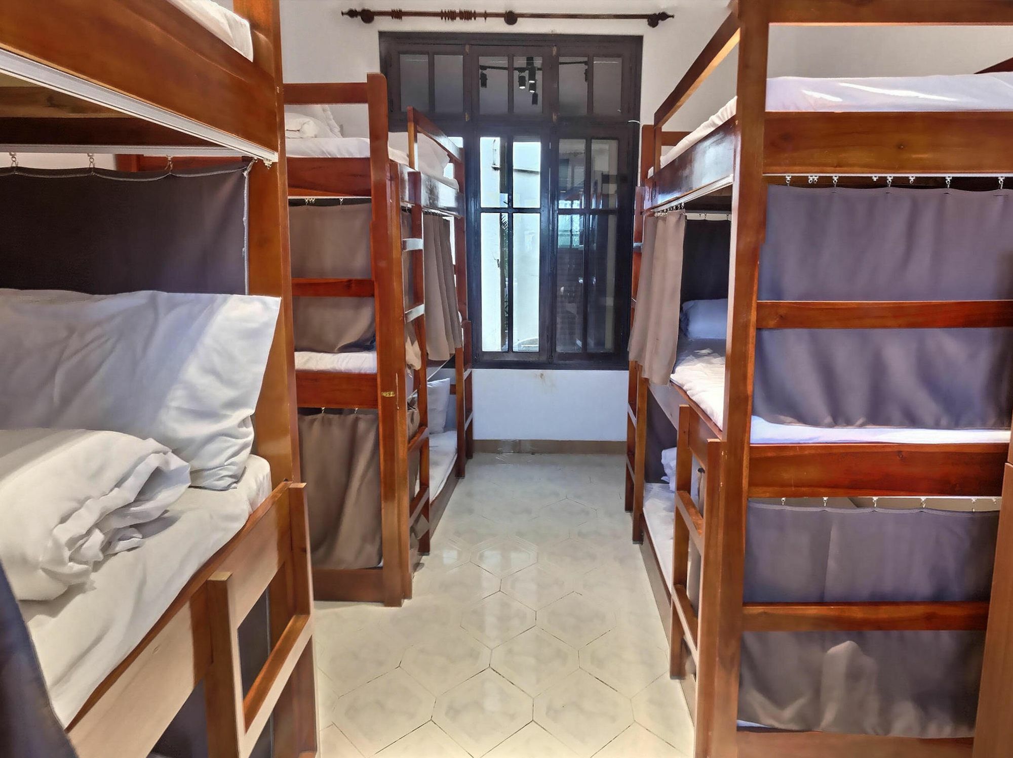 7Fridays West Lake Hostel Tay Ho Ngoại thất bức ảnh